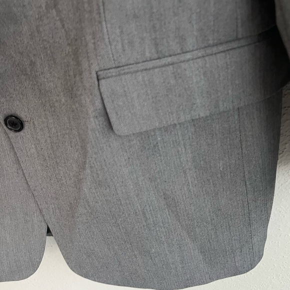 CRAFT & Barrow Man Gray Herringbone Sport Coat, Size 44L - Picture 5 of 8
